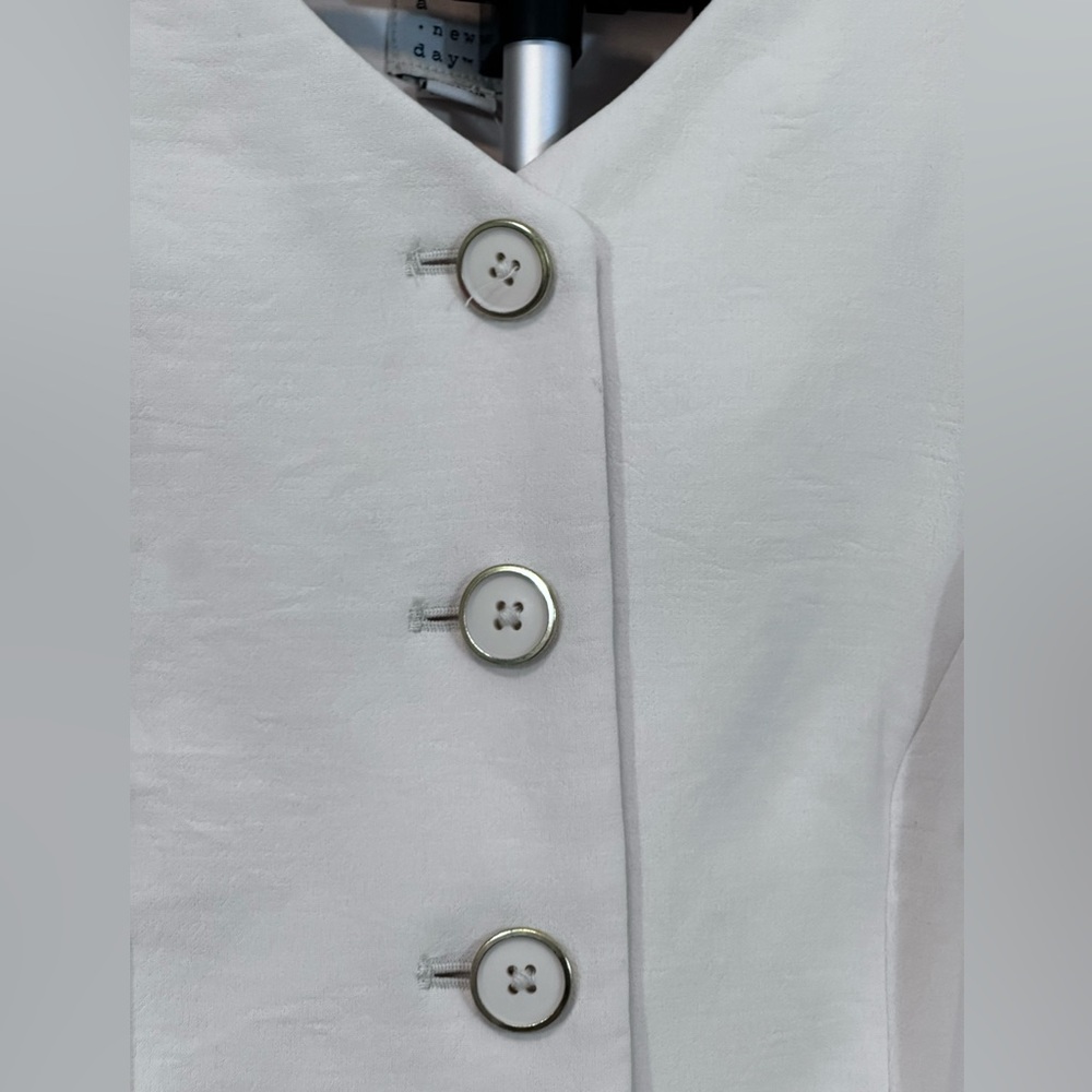 A New Day White Sleeveless Button-Up Blouse - Picture 3 of 12